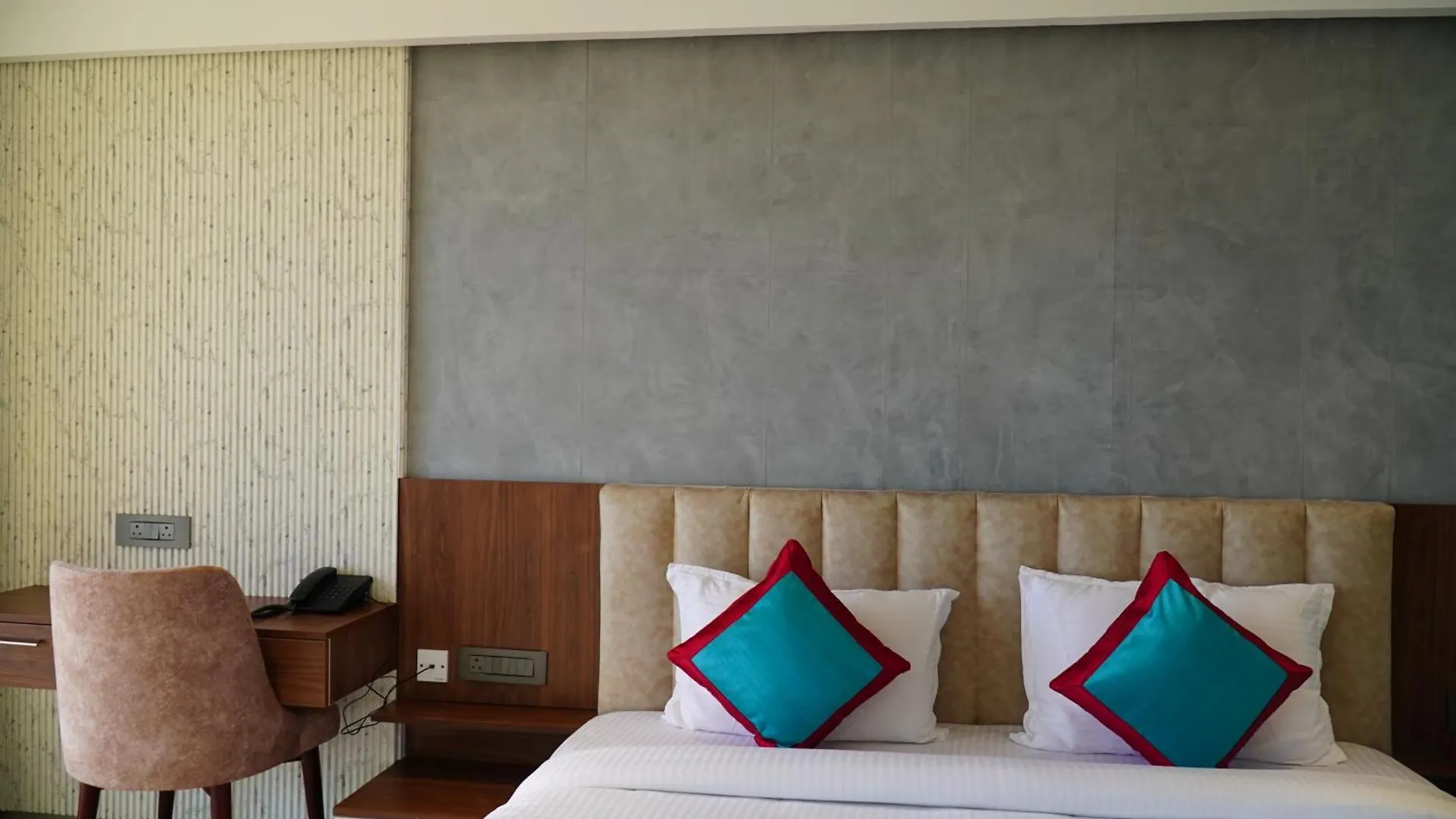 The Cloud Hotel Devikolam