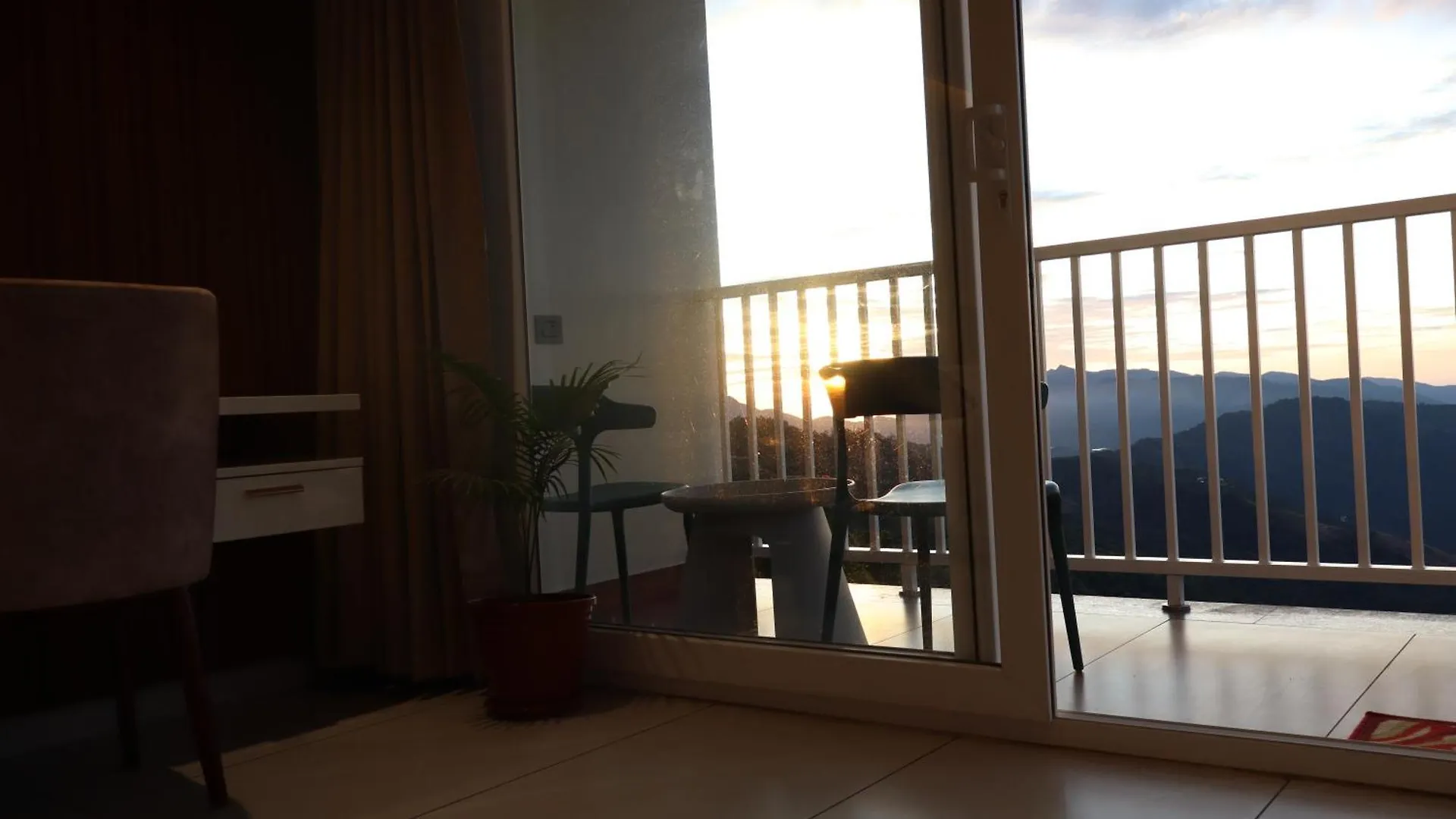 Hotel The Clouds End Devikolam Indie